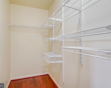 6805 Hollow Glen Court - Photo Thumbnail 23