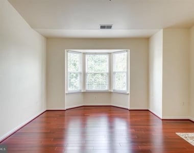 6805 Hollow Glen Court - Photo Thumbnail 18