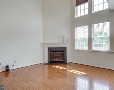 6805 Hollow Glen Court - Photo Thumbnail 8