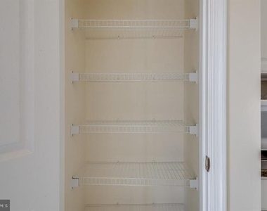 6805 Hollow Glen Court - Photo Thumbnail 31