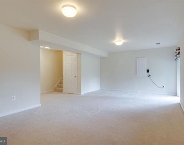6805 Hollow Glen Court - Photo Thumbnail 34