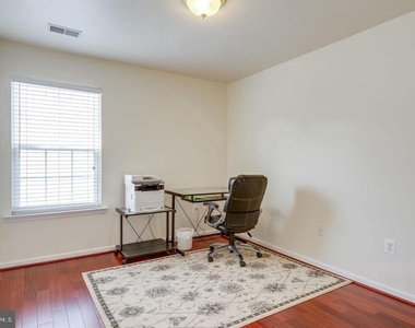 6805 Hollow Glen Court - Photo Thumbnail 26