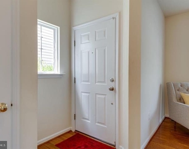 6805 Hollow Glen Court - Photo Thumbnail 13