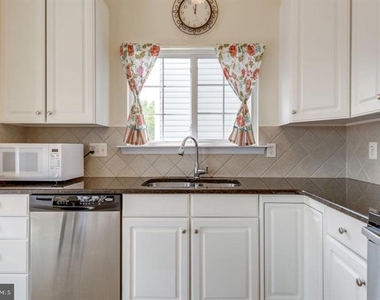 6805 Hollow Glen Court - Photo Thumbnail 6