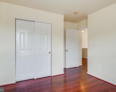 6805 Hollow Glen Court - Photo Thumbnail 24