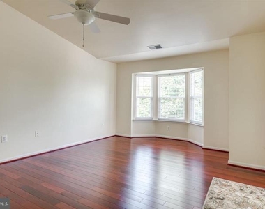 6805 Hollow Glen Court - Photo Thumbnail 19