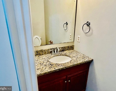 4704 S Park Court - Photo Thumbnail 11