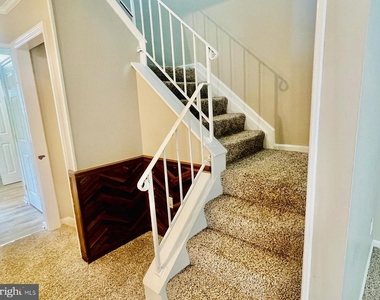 4704 S Park Court - Photo Thumbnail 7