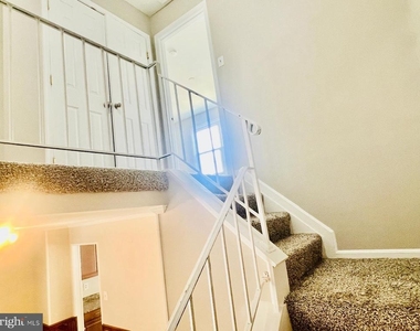 4704 S Park Court - Photo Thumbnail 5