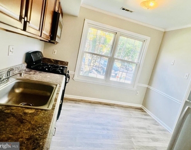 4704 S Park Court - Photo Thumbnail 9