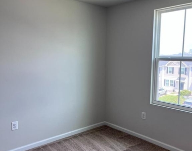 35201 Sara Court - Photo Thumbnail 10