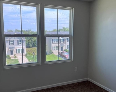 35201 Sara Court - Photo Thumbnail 9