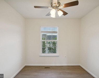 211 Golden Larch Terrace Ne - Photo Thumbnail 11