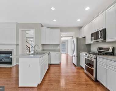 9546 Lagersfield Circle - Photo Thumbnail 7