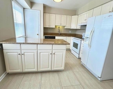 8124 Larkin Lane - Photo Thumbnail 10