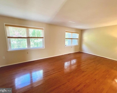 8124 Larkin Lane - Photo Thumbnail 2
