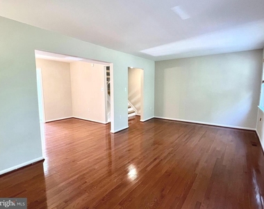 8124 Larkin Lane - Photo Thumbnail 4