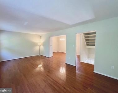 8124 Larkin Lane - Photo Thumbnail 3