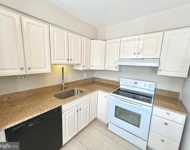 8124 Larkin Lane - Photo Thumbnail 12