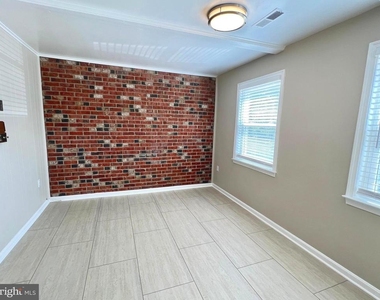 8124 Larkin Lane - Photo Thumbnail 17