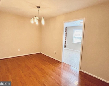 8124 Larkin Lane - Photo Thumbnail 6