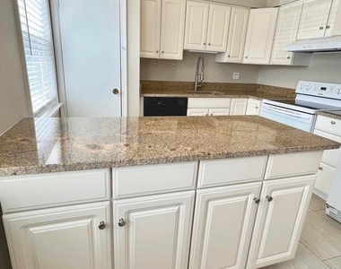 8124 Larkin Lane - Photo Thumbnail 11