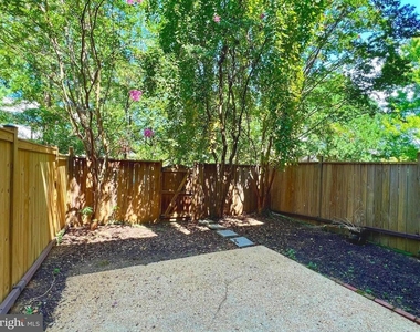 8124 Larkin Lane - Photo Thumbnail 36