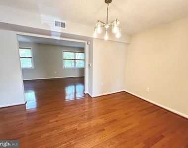 8124 Larkin Lane - Photo Thumbnail 7