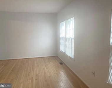 5405 New London Park Drive - Photo Thumbnail 4