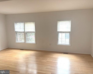 5405 New London Park Drive - Photo Thumbnail 3