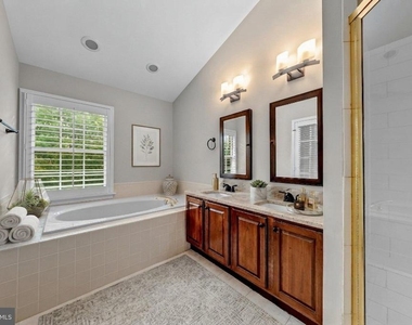 6008 Kelsey Court - Photo Thumbnail 10