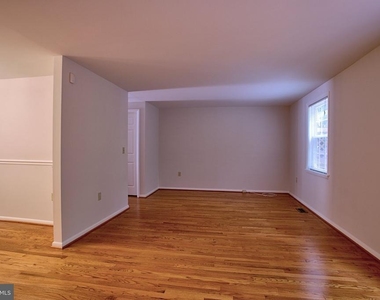 6009 Heathwick Court - Photo Thumbnail 7