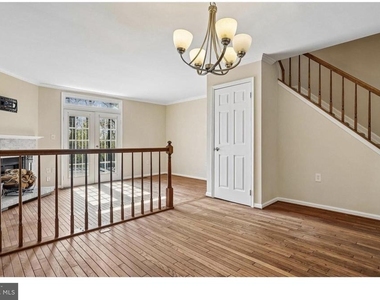 14033 Betsy Ross Lane - Photo Thumbnail 4
