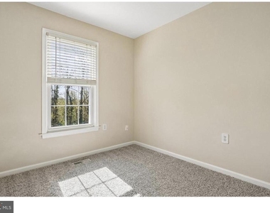 14033 Betsy Ross Lane - Photo Thumbnail 12