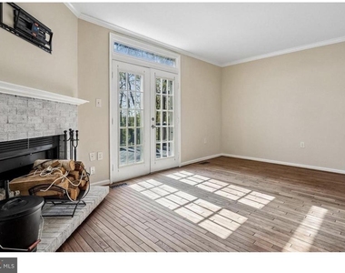 14033 Betsy Ross Lane - Photo Thumbnail 6