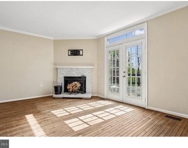 14033 Betsy Ross Lane - Photo Thumbnail 5