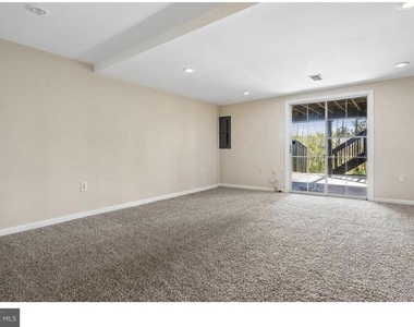 14033 Betsy Ross Lane - Photo Thumbnail 20