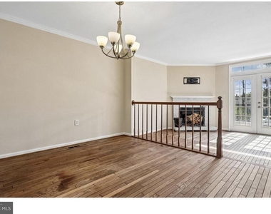 14033 Betsy Ross Lane - Photo Thumbnail 3