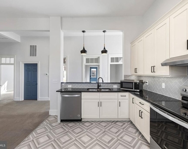 202 Hanover Street - Photo Thumbnail 14