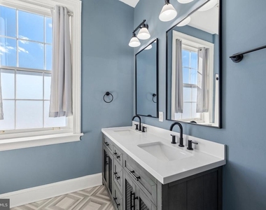 202 Hanover Street - Photo Thumbnail 2
