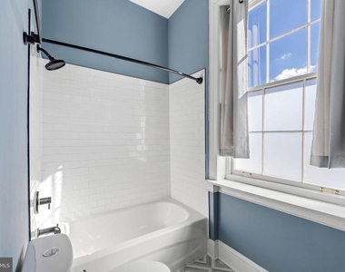 202 Hanover Street - Photo Thumbnail 3