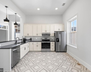 202 Hanover Street - Photo Thumbnail 13