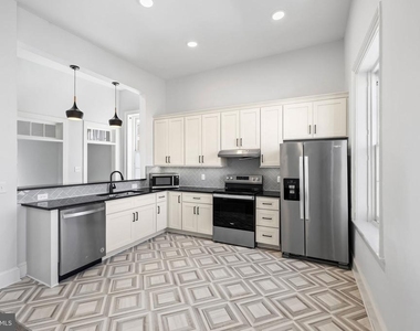 202 Hanover Street - Photo Thumbnail 12