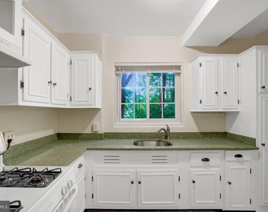 3200 Martha Custis Drive - Photo Thumbnail 5