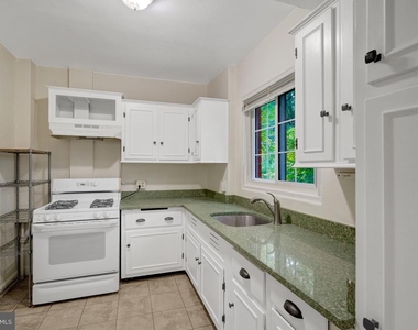 3200 Martha Custis Drive - Photo Thumbnail 6