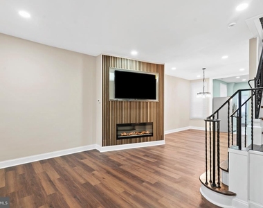 5611 Stewart Street - Photo Thumbnail 3