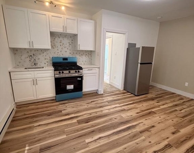 6653 Blakemore Street - Photo Thumbnail 3