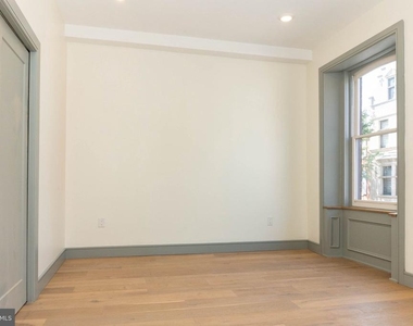 327 S 16th Street - Photo Thumbnail 4