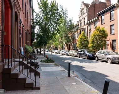 327 S 16th Street - Photo Thumbnail 14