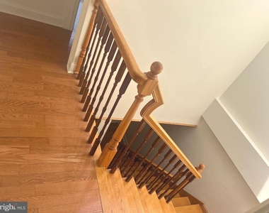 926 Race Street - Photo Thumbnail 4